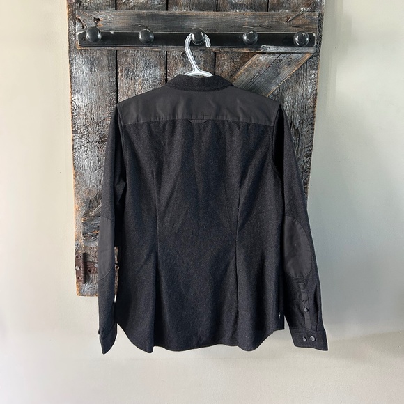 Women's Fjallraven Ovik Re-Wool Button Down Shirt w/Patches on Elbows - Picture 2 of 6